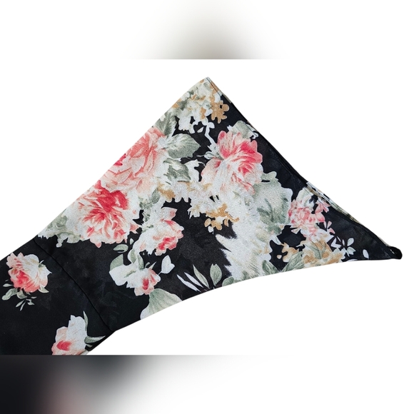 Floral Bell Sleeve Romper, Zipper Back And Elastic Waist.  Size Small - Picture 5 of 8